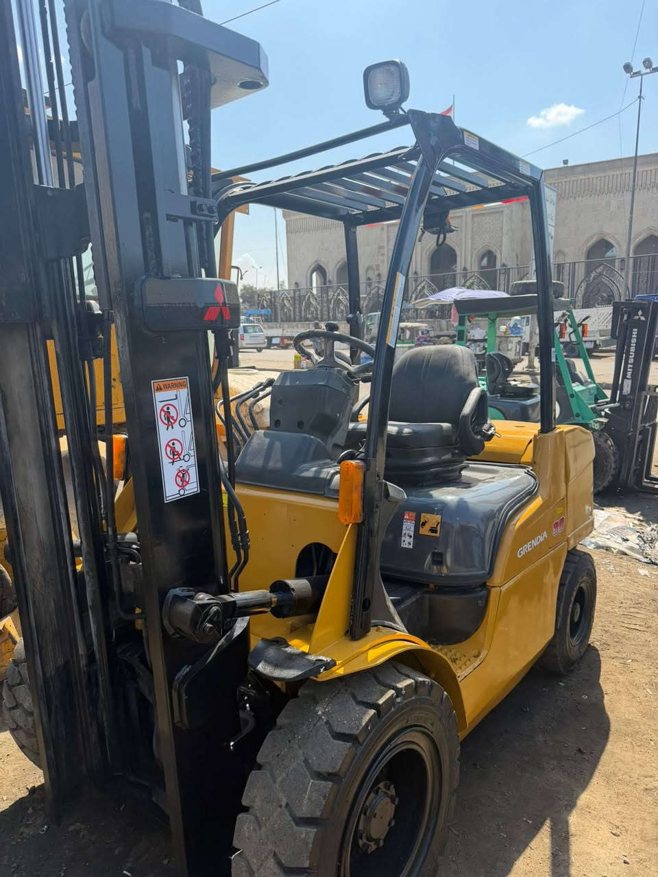 للبيع رافعه شوكيه كتر 3 طن 3 اسلايتات 4 حركات رقم وسنويه موديل 2011 جاهزه  أي استفسار اتصل على الرقم ***********
