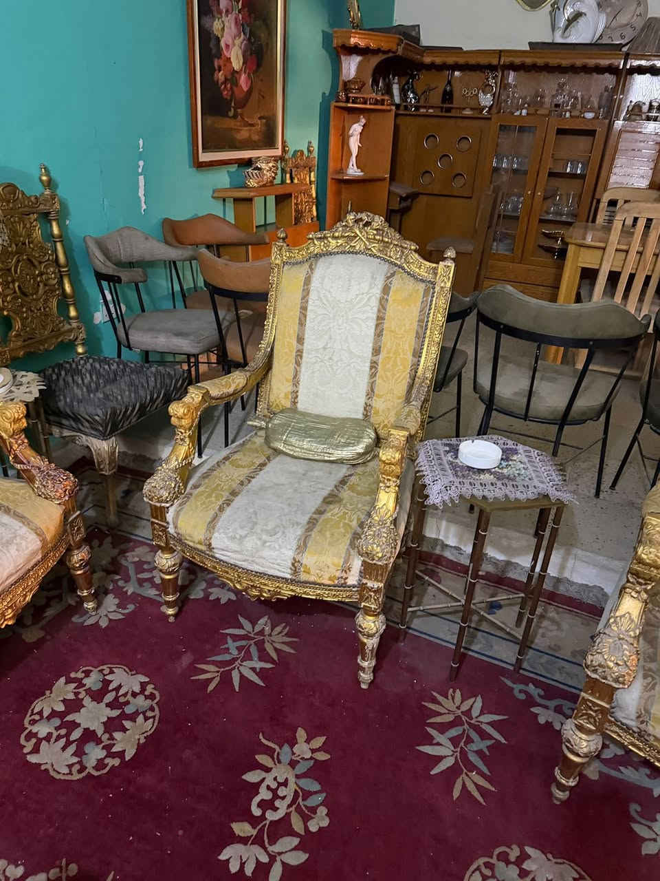 السلام عليكم
تخم للبيع كامل مع الطبلات والبردات والزوليه 
طبله كبيره وسطيه مرمر واثنين طبلات مربعه خشب
السعر ٢٠٠
العنوان بغداد الغزاليه
للاستفسار ***********
