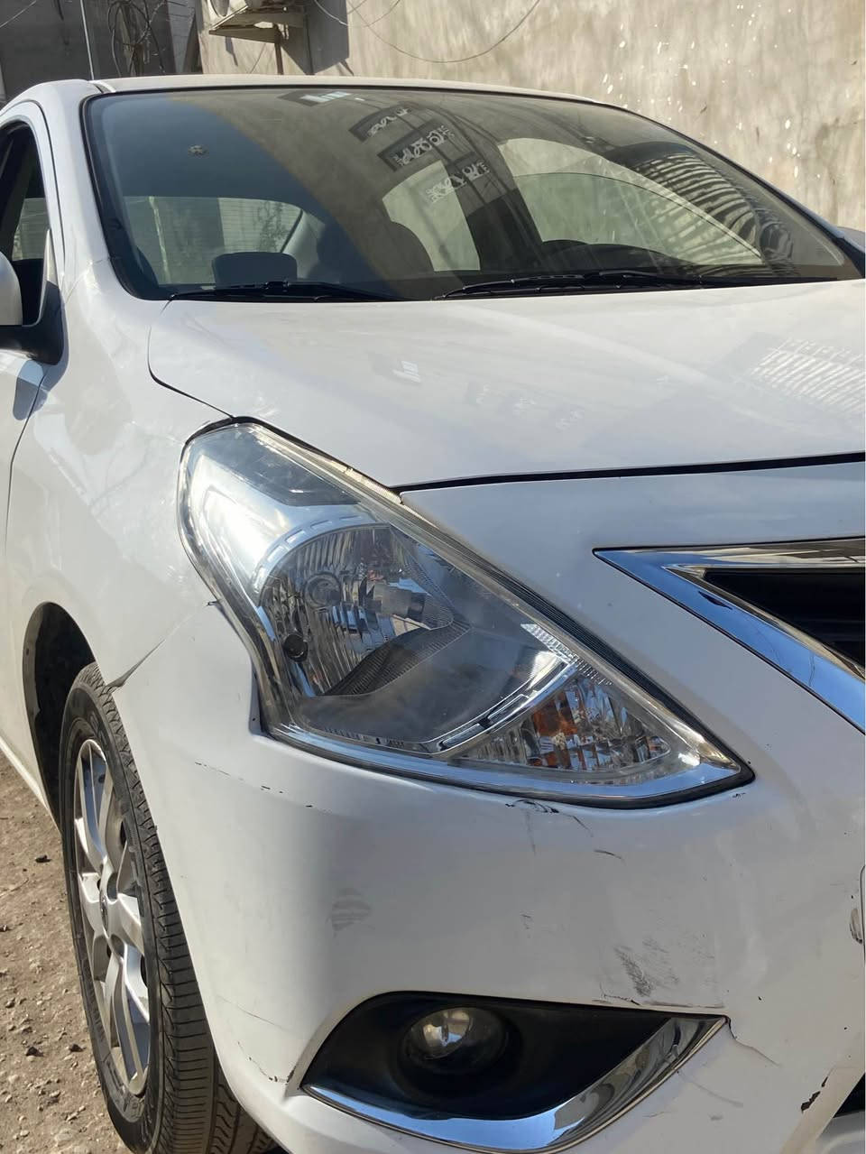 السلام عليكم نيسان سني مصري 2023 

بصمة 
شاشة 
تحكم تبريد شاشة 
تبريد خلفي 
مري جانبية شفط 
اربع جام كهرباء 
حساسات خلفية 
ويل 
داخل اسود
يدات نيكل 
ضربتها مثل ما موضح بالصورة بارد بيها بالجاملغ وكم شخط بالسيارة ما يأثرن والباقي كله مكفول سيارة نضيفة كلش 
عارضها ب ١١٧ وبيها مجال 
0772 467 1661 
للتواصل واتساب وهاتف فقط بغداد, العراق
