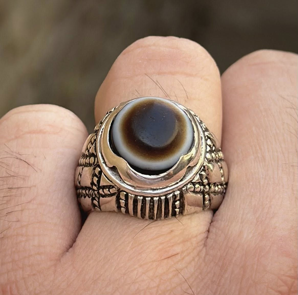 جزعة بقرية قديمة جدا خامه اصلية ذمة من الجزع طبيعي غير معالج غير مجمر صياغة المبدع نبيل الجيزاني صياغة يدوية فضة عراقية ثقيلة سعر والاستفسار خاص يتوفر توصيل


**إذا كنت صاحب هذا الإعلان وتريد حذفه لأي سبب، رجاءا أرسل رسالة إلى الدعم الفني**