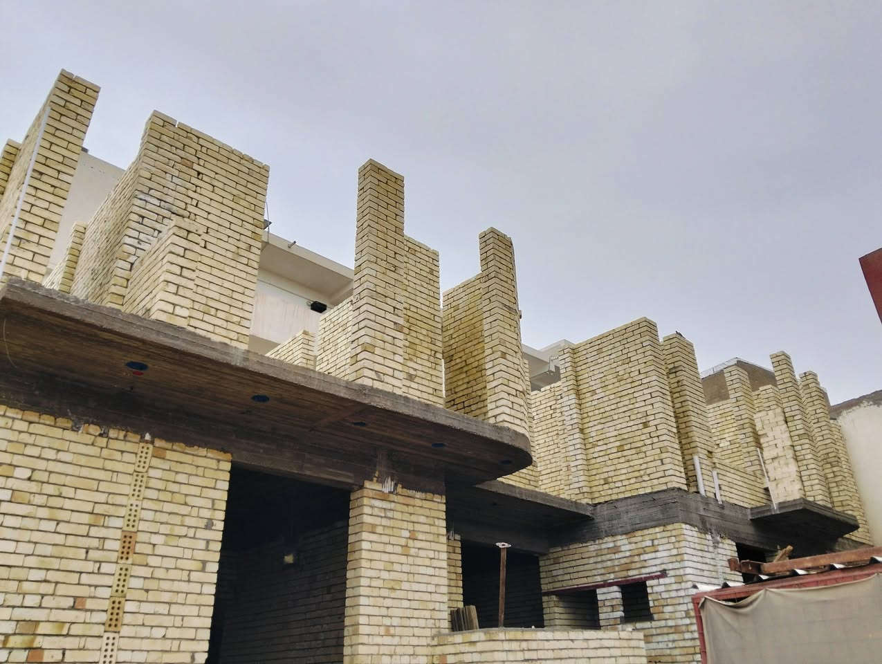 خلفه بناء متفرق حاليا في كربلاء ***********
