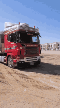 سلام وعليكم للبيع سكانية تك و عربانة فلات 4دنكير طول 13ونص رقم اربيل السعر 2.60 رقم صاحب السياره ***********
