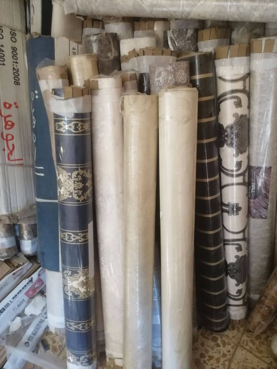 #ورق جدران للجملة
تقريبا 900 رولة  بسعر 6 ملايين
تطلع الرولة 6،750 الف 
 لصحاب المحلات الديكور والاصباغ 
بأسعار مناسبة تصفية محلات
لحجز والاستفسار
***********
***********
***********
