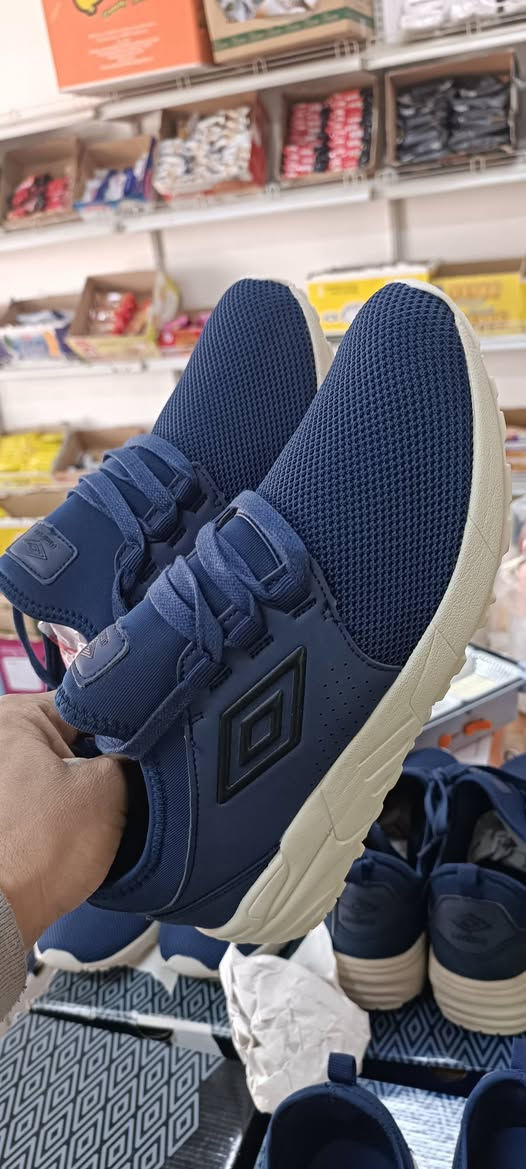 سلام علیکم
احذا اصلي شرکة امبرو #umbro 
قياس ٤١ و ٤٢ موجود
سعر فقط ١٢ الف😱

***********
