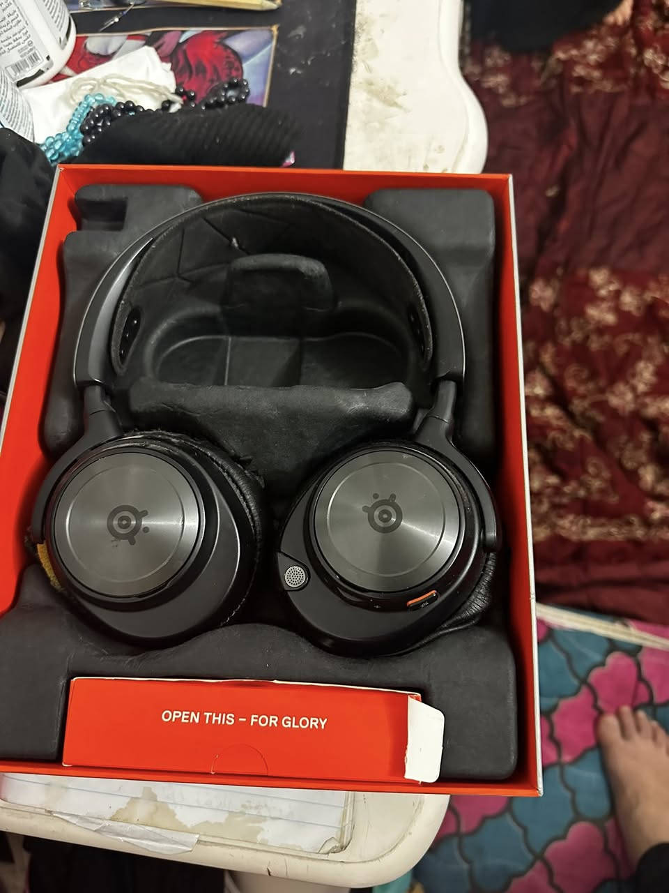 سماعة ستيل سيريس نوفه برو غنيه عن التعريف للستفسار اتصل ع ***********
