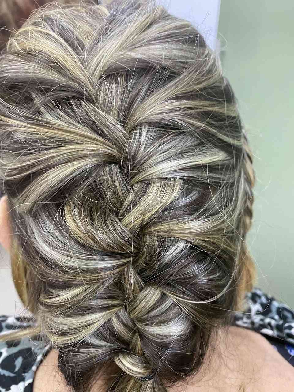 صالون رواسي الحرية نهايه شارع الحسابات تلكين جمالج يمنا ❤️🫂للحجز***********
