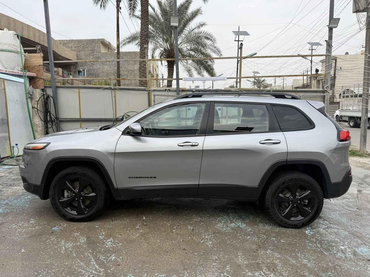 السلام عليكم
جيب بزون ٢٠١٦ ماشية ١٠٠ الف 
كلين بدون قطرة صبغ فقط بارد بالجاملغ الأيمن وصور الحادث موجودة بدون ايرباك . فول ١/ ١
٦ سلندر ٣٢٠٠ المرغوب مامفتوح بيهه برغي ( نقص صدر فقط ) لعدم التفرغ 
مواصفات السياره 
بلاك اديشن
تحكم ستيرن 
بانوراما 
بصمه تشغيل 
دخول ذكي 
تشغيل عن بعد 
جنطه كهرباء 
كرسي سائق كهرباء
تدفئه كشنات وستيرن 
شاشه حجم كبير 
كامره 
دفع رباعي 
انضمه قيادة متعدده 
تدفئه مري 
هوك خلفي
سماعات عدد ٩ 
. سياره حادثها جداً بسيط وجديده ممشاها فقط ١٠٠الف كيلو حقيقي السعر ١٥٠ $ او مراوس . العنوان بغداد/ الغزالية ***********
