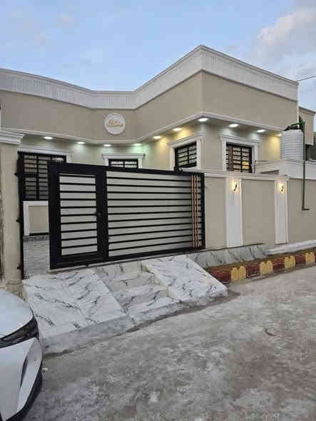 عندك بيت وتريد تطلسة معجون وتصبغة يمنا لاتحتار لدينا كادر متخصص وعمل درجة اولى ونعمل خارجي وداخلي ومن اجود انواع المعاجين والاصباغ من ماركات اوربية واجنبية ودقة بلتنفيذ وسرعة بلأداء اعمالنا داخل محافظة البصرة 
صبغ واجهات منازل 
تصليح منازل قديمة 
اصباغ منازل داخلية 
مستعدون لصبغ الدور والمباني والمجمعات السكنية والمدارس وغيرها 
الاصباغ الديكورية والصناعية الايبوكسي 
اتصل لاتحتار 
كادر ابو يوسف للاصباغ والديكورات 
***********
