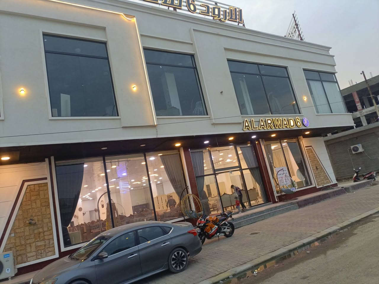 🏢 بناية تجارية للإيجار – الرمادي / شارع 40

بناية تجارية ركن طابقين مميزة للإيجار في أحد أهم شوارع الرمادي شارع 40.

تتميز البناية بتصميم عملي ومساحة واسعة تناسب مختلف الأنشطة التجارية.

🔹 تفاصيل البناية:

تتكون من طابقين.

الطابق الأول يحتوي على:

قاعة كبيرة بمساحة 700 متر.

غرفة مكتب مستقلة.

مجموعة صحيات.

مطبخ.

بناية مناسبة للمراكز التجارية، المعارض، الشركات، أو القاعات التدريبية.

للمزيد من التفاصيل أو الاستفسار، يرجى التواصل معنا.
ـــــــــــــــــــــــــــــــــــ
يمكنكم زيارة مكتبناا مكتب العين للعقار ع شارع 40 مدخل الصوفيه الثانية 

 الاتصال على الارقام أو المراسله على واتساب 

***********٥
***********
***********
