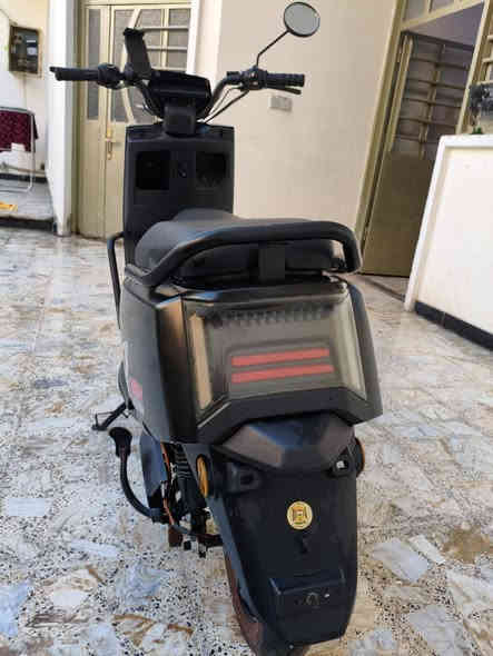 دراجه شحن للبيع
ريان GR  ال GR محدوده بل سوك كلش قويه 
مبدللها باتريات قبل شهرين جديدات 
دراجه حلوه ونضيفه بس بيها بعض الطخات 
ملف 1500 واط
كهربائياتها كلش زينه 
تمشي مسافه تقريبن 68 كيلو اخر مره مشيت بيها قبل 22 يوم 
تايرات جدد مبدلهن 
سرعتها الحقيقيه70 بس تقره99
قاطع دوره 
للستفسار ***********
