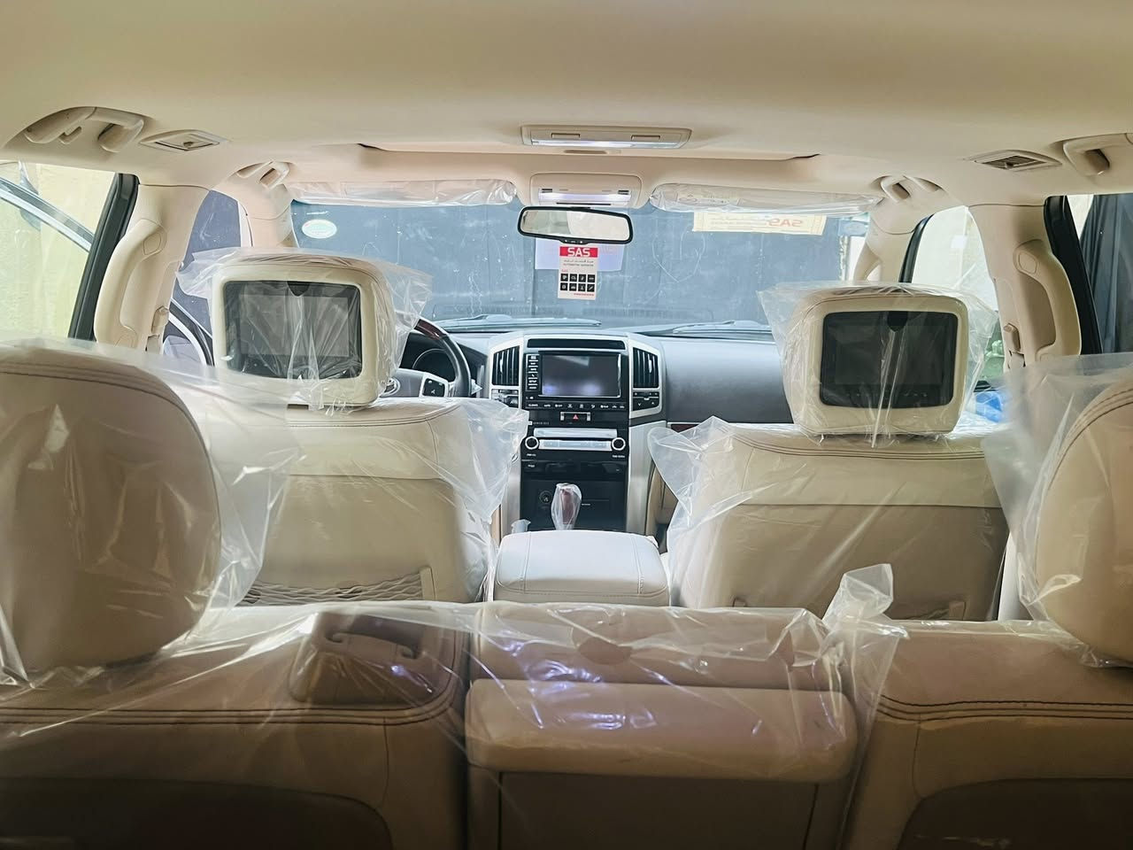 ‏  موديل 2014 VXR محرك 5700 مواصفات لكزس بريميه. سلايد عدسه لايت متحركه ستيرن كهربائي 5 بصمات الصندوك كهربائي الكشنات جلد شاشه كيجات لكزس كشنين كهربائي  3 شاشات تشغيل عن بعد كفاله عده كصه بنيد بيهه صبغ سياره فول مواصفات معروفه ل VXR تجي فول .تحويل ثاني يوم اي استفسار 405$ مكان السيارة بصره  ***********
