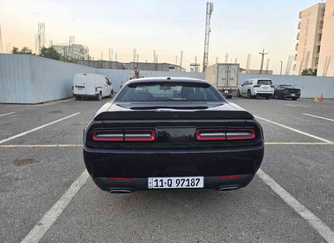 السلام عليكم شلونكم اخوان 
جالنجر 2023 لاست كال رقم بغداد مكينة ٦ ماشيه ١٧ ميل وابد ما شايفه البانزين العادي من طبت لهسه والسياره  بلادية بدون برمجة بدون اي تعيدلات على وضعها البلادي وكشرها حيل حيل نظيف وهاي كدامكم السياره وصور الحادث هم كدامكم 
مكاني بغداد وسعرها 215 وبيها مجال للشراي 
وأي تفاصيل ثانيه خابر وتأمر
***********
