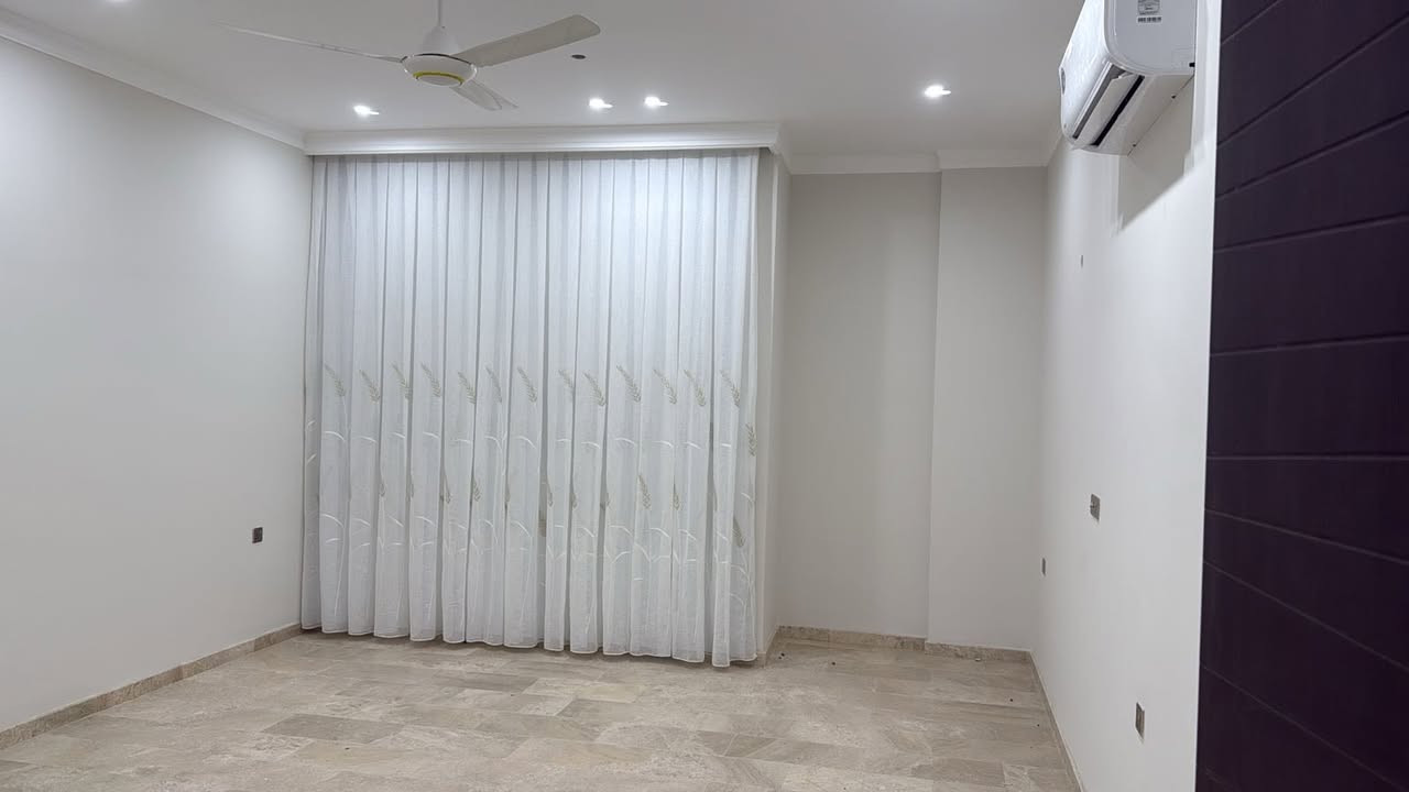 بيت للايجار
مساحة 80 متر 

المحتويات:
• 3 غرف نوم
• صالة
• مطبخ
• صحيات
•كهرباء خصخصة 24 ساعة

📍 الموقع:
اليرموك  — خلف جامع المصطفئ 

💰 الإيجار الشهري:
1400$ اربعة عشر ورقة
لاستفسار مكتب دقة التكوين ***********
