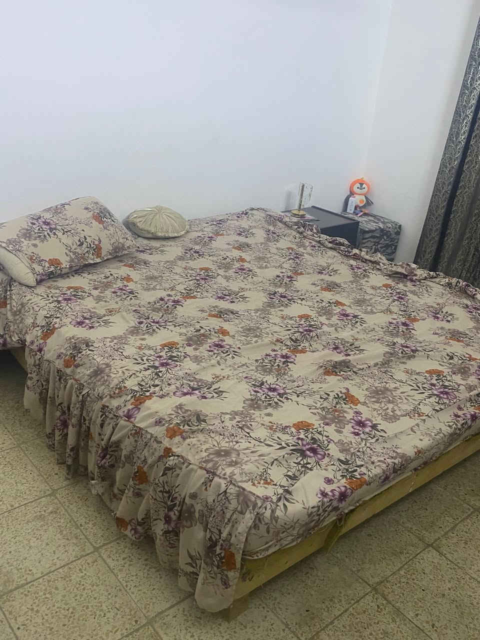 سلام وعليكم غرفه للبيع مثل ما موضحه بل  صور سعرهه ٤٠٠ وبيه مجال مكلف بل نشر *********** الاستفسار
