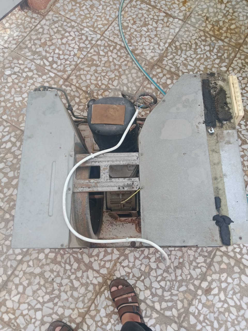 مكيف جنرال ياباني جديدعله وضع الشركه 2طن .السعر250الف وبي مجال.حله حي الجزائر للاستفسارع الخاص او الرقم ***********
