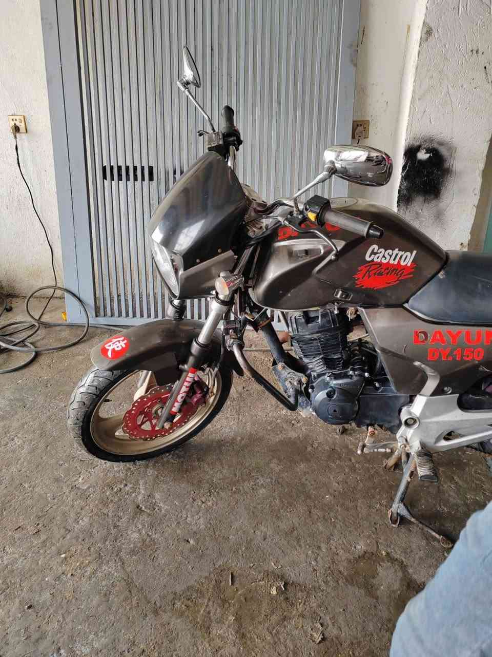 سلام عليكم دراجه بونده رقم وسنويه البيع المكان واسط كوت رقم صاحب دراجه ***********  اني مكلف بل نشر
