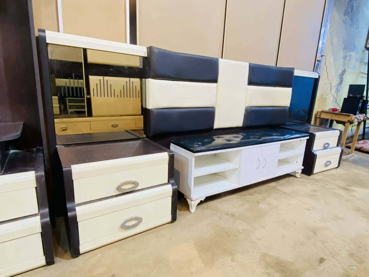 غرفة نوم تركي مستعمل
تتكون من 👈 10👈 قطع🥰
نضافة 80/%💯
بيها معرض بلازما 
السعر 👈750/ 👈ألف فقط
مع نقل وشد داخل بغداد مجاني


**إذا كنت صاحب هذا الإعلان وتريد حذفه لأي سبب، رجاءا أرسل رسالة إلى الدعم الفني**