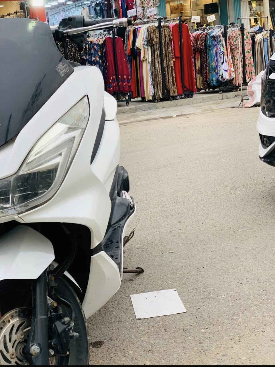 سلام عليكم دراجه بيسي اكس جيل ثاني دراجه حلوه ونضيفه مكينه كفاله وكفرات شوفت عينك تجي تفحص وشوف سعر 1550 وبيها مجال عنوان بغداد حي سومر ***********
