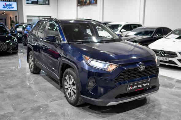 کوردی /عربی 
*********
دروستكراوي : Toyota
مۆدێل : RAV4  XLE
ساڵ :2019
بزوێنەر : V4 
بگۆری بزوێنەر : automatic 
سوتەمەنی : بنزین 
دۆخ : بەکارهاتوو
ماوەی ڕۆشتوو:80 mile 
نرخ :  19200$
تابلو ئوتومبێل : اربیل 
***********
النوع: Toyota 
المودیل :  RAV4 
سنة: 2019
المحرك : V4 
ناقل الحركة: automatic
نوع الوقود : بنزين 
الحالة: المستخدم 
عدد اميال :80 mile 
السعر:  19200$
رقم السیارە:اربیل  
**********
0751 2004 377
0750 397 7815
عنوان : اربيل ترافك لايت مخمور قريب من معمل بيبسي أربيل
