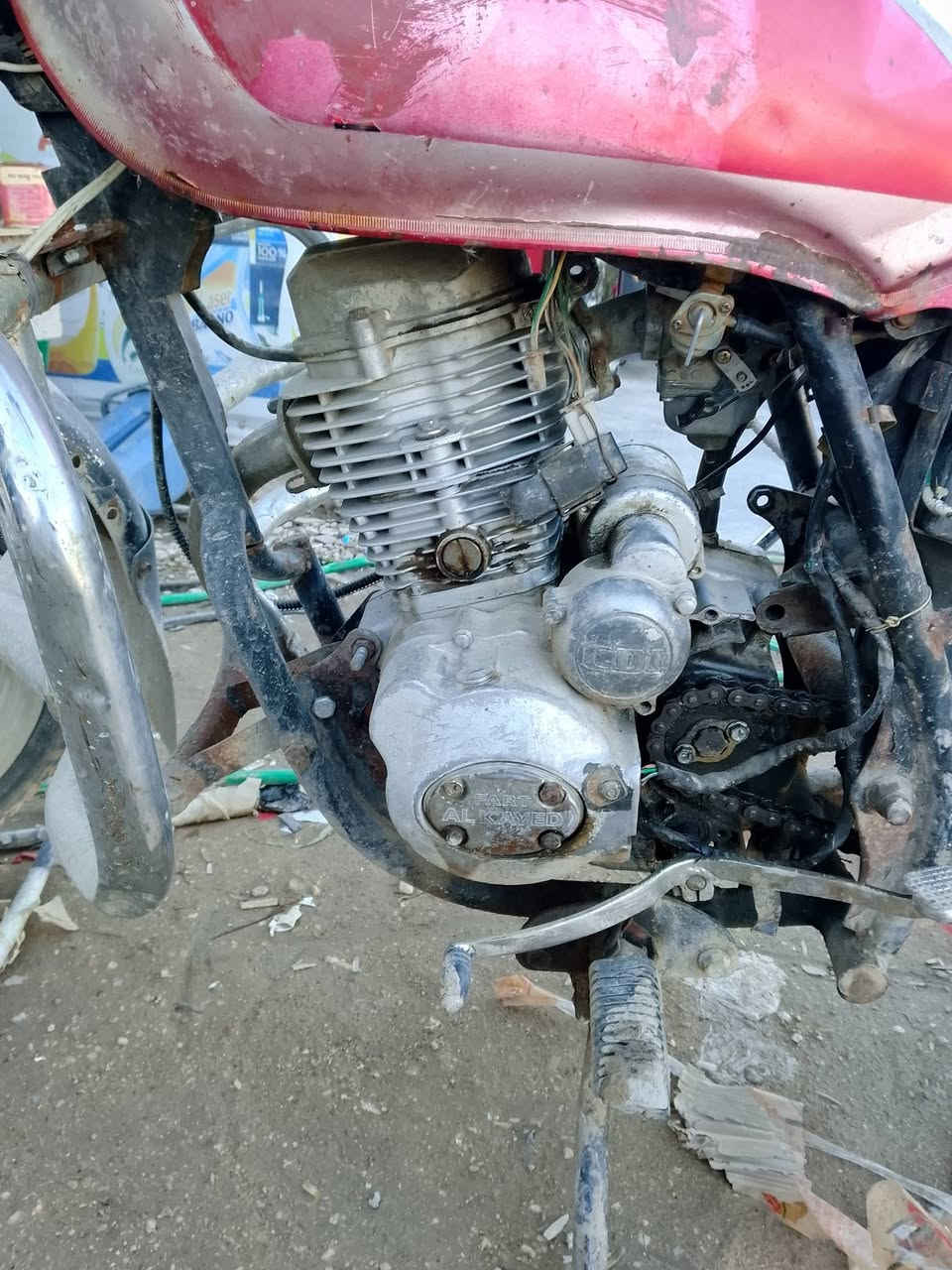 موطور لبيع محرك 200  شغال كلشي مابيه سعر 200 وبيه مجال لطيبين مكاني لعبيدي ***********
