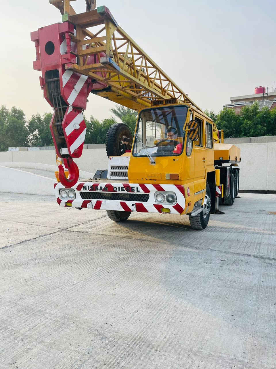 السلام عليكم؛
من رخصة لآدمن المحترم كرين تادانو （20）طن موديل (82) 
رقم بغداد انكليزي بأاسمي مكفول كفاله عامه وجاهز للعمل مكانه بغداد للستفسار （***********）
