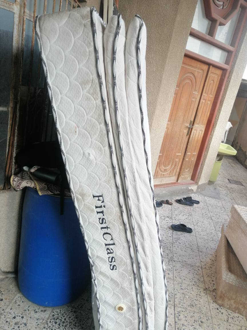 مندر فندقي درجه اوله ثلاث طبقلت نضيفه كلش قياس طول ١٨٠ والعرض ١٨٠ والرتفاع ٣٥سم للاتصالات *********** البصره البصرة, العراق
