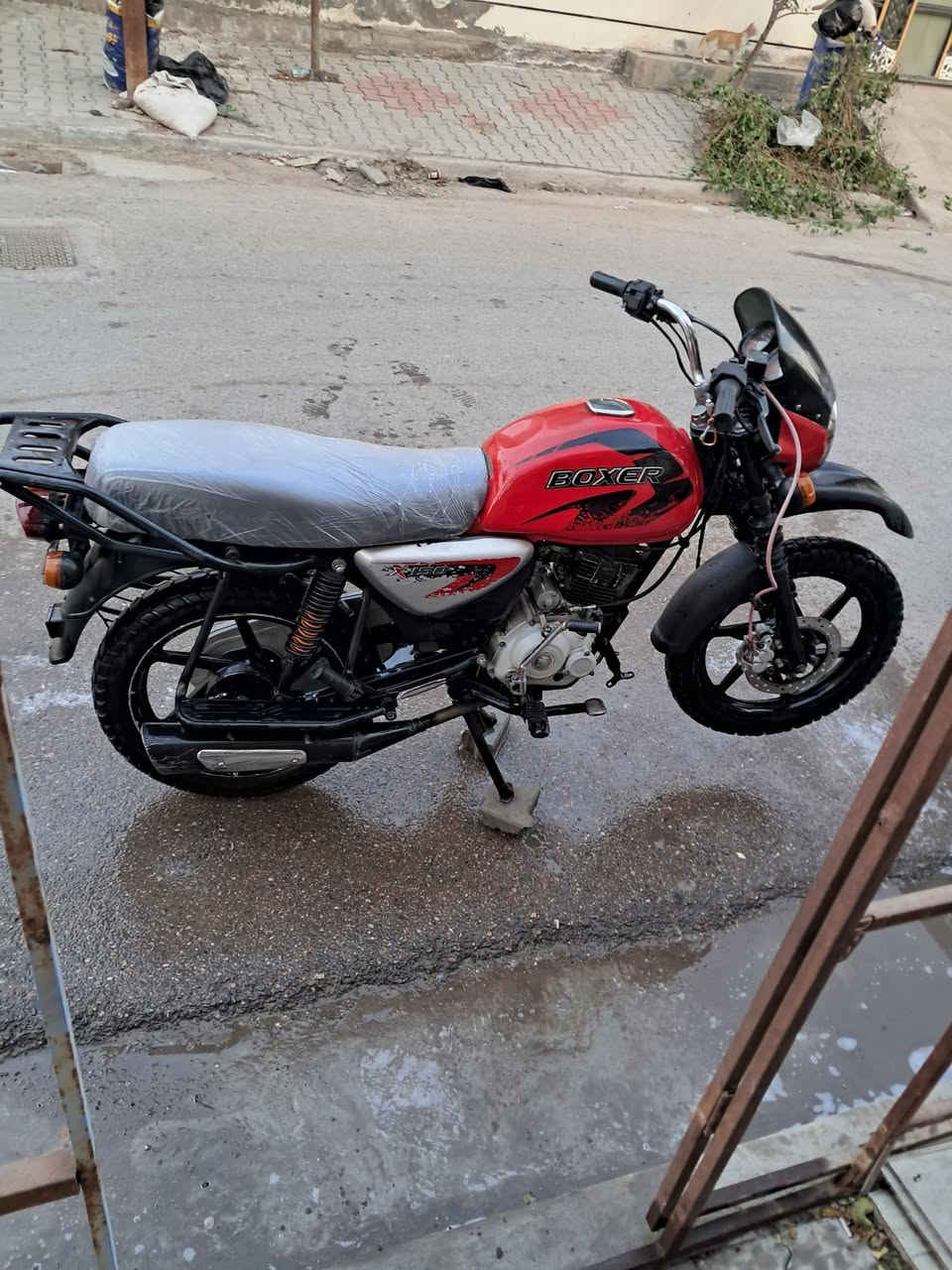 سلام عليكم دراجه بوكسر جبلي اوراق للبيع موديل 22داخله بل23 مجفته تجفيت شركه قبل عشر تيام نقص بس قمجي مال السرعه او استاند صفح فقط دراجه نضيفه او خير من الله   مكاني بغداد الحسينيه سعرها مليون و300 وبيها مجال رقمي ***********اتصل او واتساب
