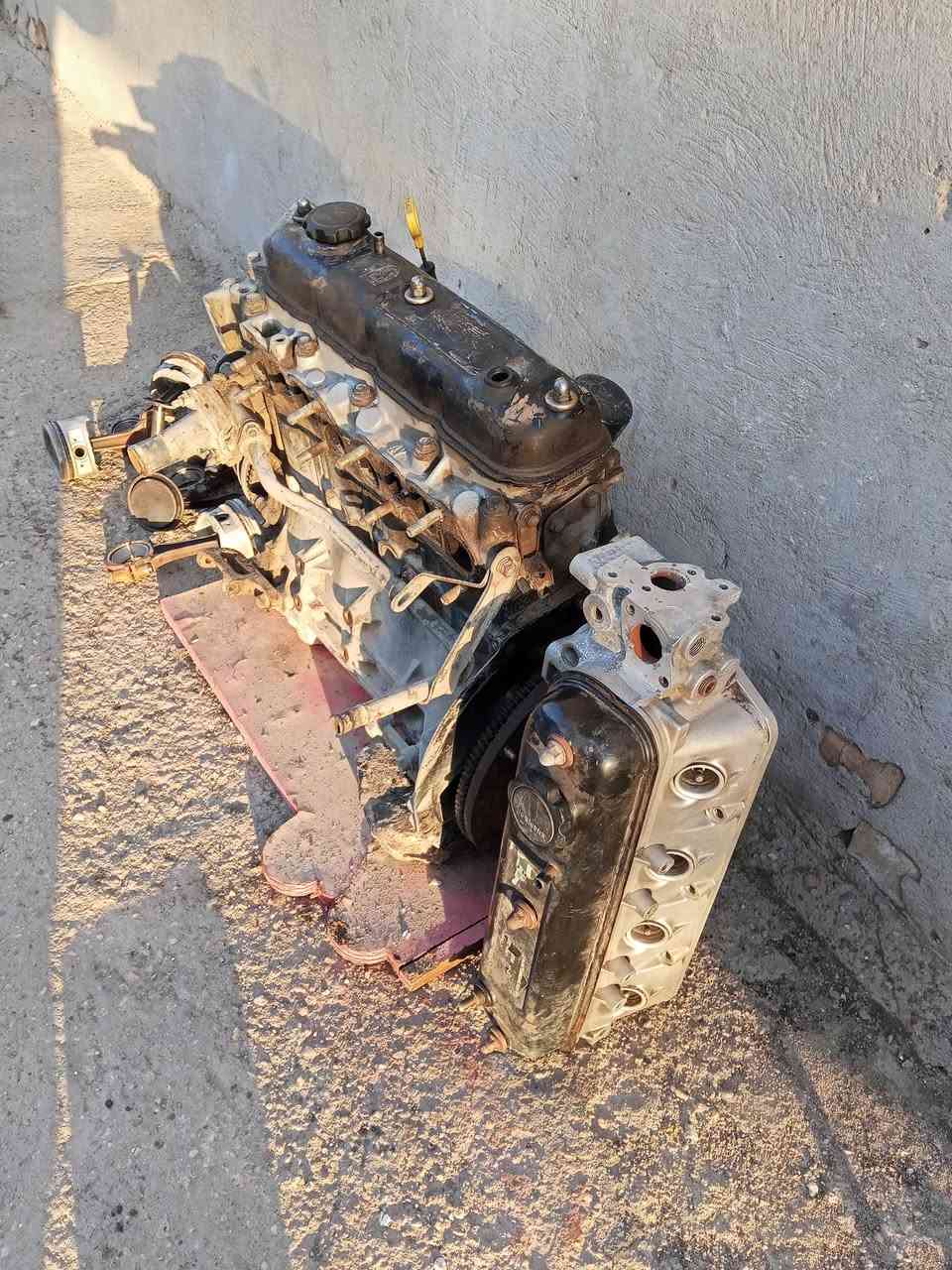 السلام عليكم محرك 4y ما مفتوح ناعم كبس شركة فقط مبدل كازكيت ويرادلة رنكات  سعرة 150 وبي مجال 
والكور جاهز ولفات جدد مع بساتم اربعه وكايم شفت واويل بم سعرة 75 وبي مجال
***********
