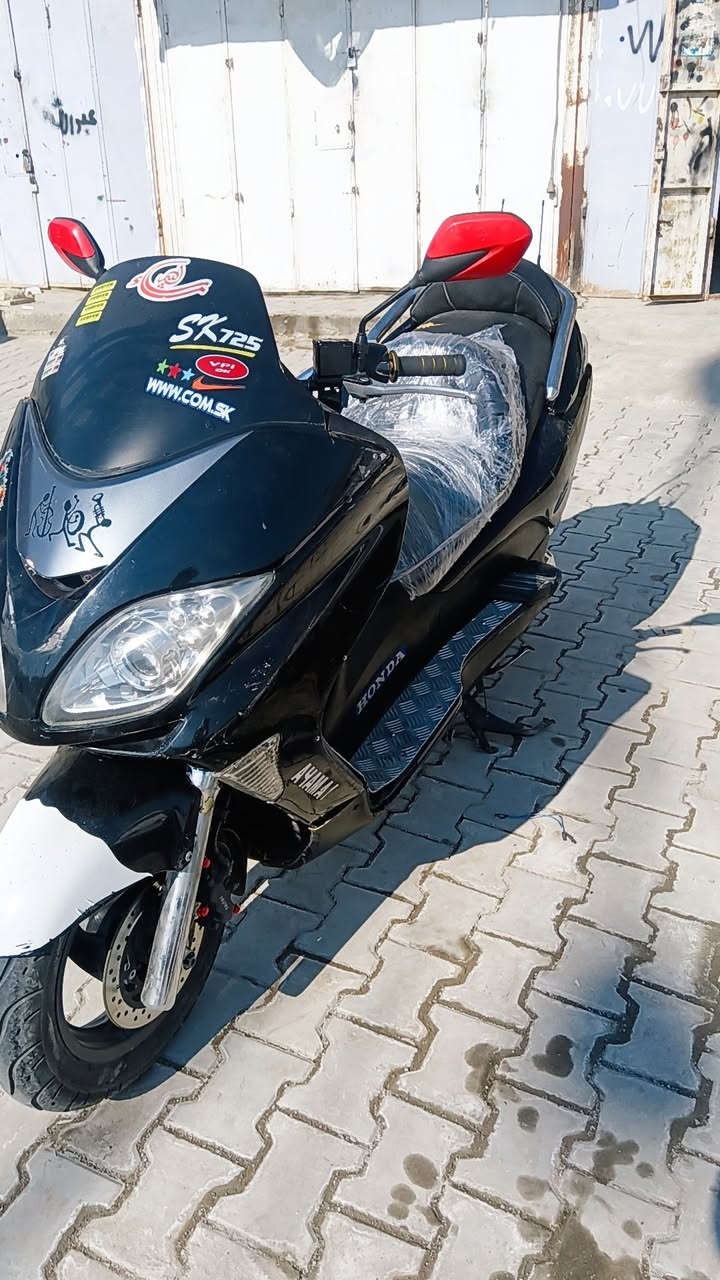 سستم نيكل كامل
صارنصه رياضي صوت حلو مو عالي
مكينه مبدل بيهه كازكين.
لايت عدسه ويا لد. تزويد بلادي
تاير امامي خلفي جديد
اوراق موجوده
نقصهه دوشمه الكشن فقط دراجه نكره
المكان بغداد الحسينيه الراشديه
*********** 
السعر 900وبيهه مجال
