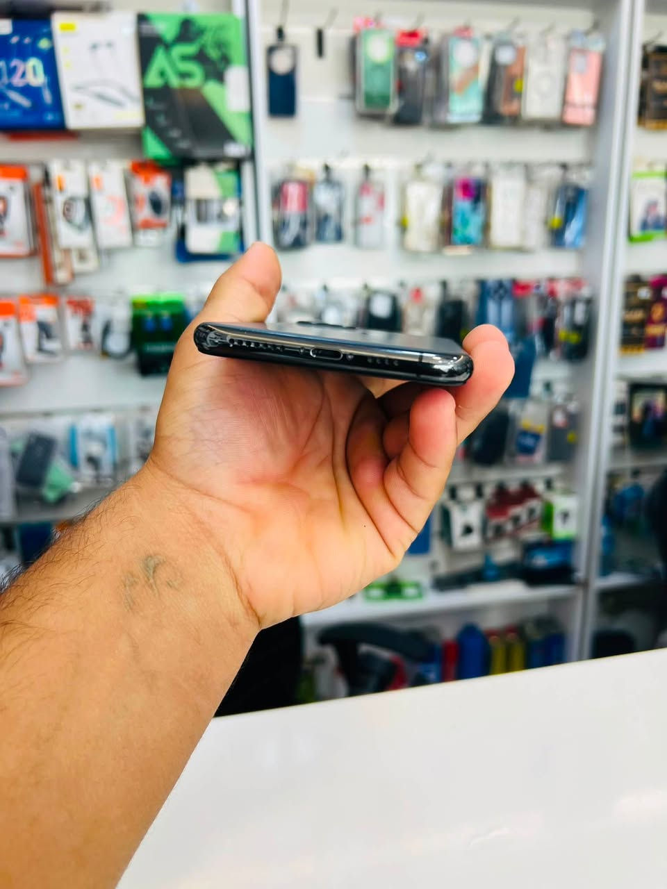 سلام عليكم ايفون 11 برو ماكس ذاكره 256 بطاريه مبدله تفسيخ نسبتها 93 شاشه مبدله نوعيه حيل حلوه فيس إيدي شغال جهاز نضافته 100 /100 
سعر 260 بي مجال ***********
