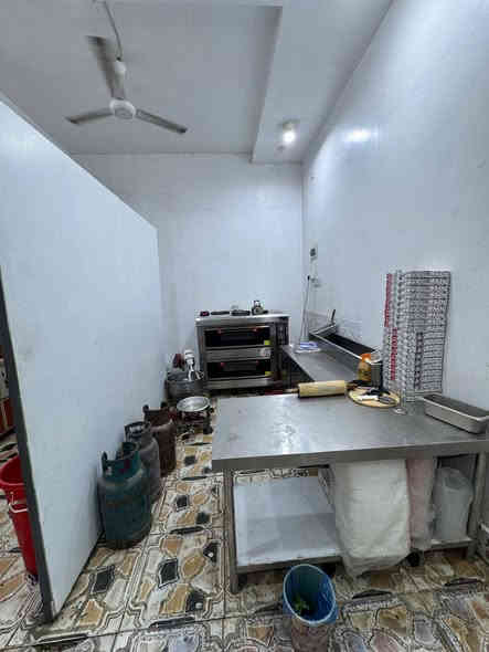 مطعم مأكولات سريعه للبيع 

بسبب عدم التفرغ (كون المالك موظف ) 

تفاصيل الماكولات 

فرن بيتزا طابقين  استخدام شهر فقط 

عجانه ٢٥ كيلو 

شوايات كص ثنائية ضخمه جدا و حديد ثقيل 

جام خانه كامله 

ثرامه كهربائيه 

گرل بركر 

قلاية فنكر (مدافع) 

ميز براد بيتزا نظيف جدا 

ميز ستيل متر ونص 

عارضه عموديه نظيفه جدا استخدام شهر فقط 

دباب غاز 

طباخات فلافل و مقليات 

ماكولات جاهزه من كلشي 

هواي بعد غراض تعال وشوف بعينك 

للاستفسار الاتصال بالرقم 

***********
