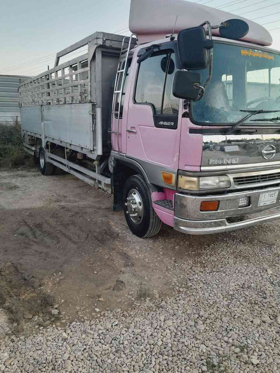 هينو انكر للبيع موديل ٩٦ سنويه مجدده طول سته وربع بلادي مكينه ٨٠ عادي لاصرف ولا بخار رقم بصره المكان حله سياره تخم تاير كبل عمل ***********
