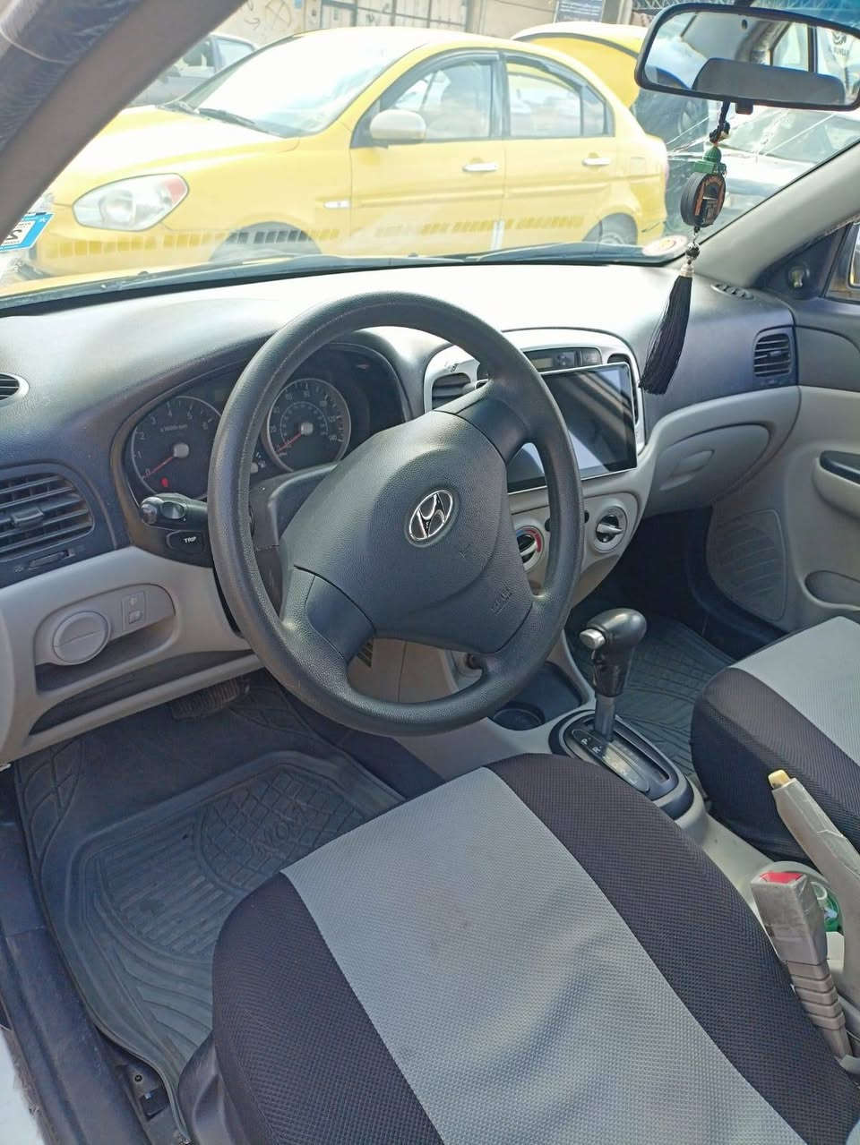 السلام عليكم اكسنت كوري محرك وكير شرط تماتيك موديل 2010هيه وغرامات صفر كابون بيا وهو الشرعي شرط التحويل ،،،مكلف بالنشر ,,*********** بي واتساب
