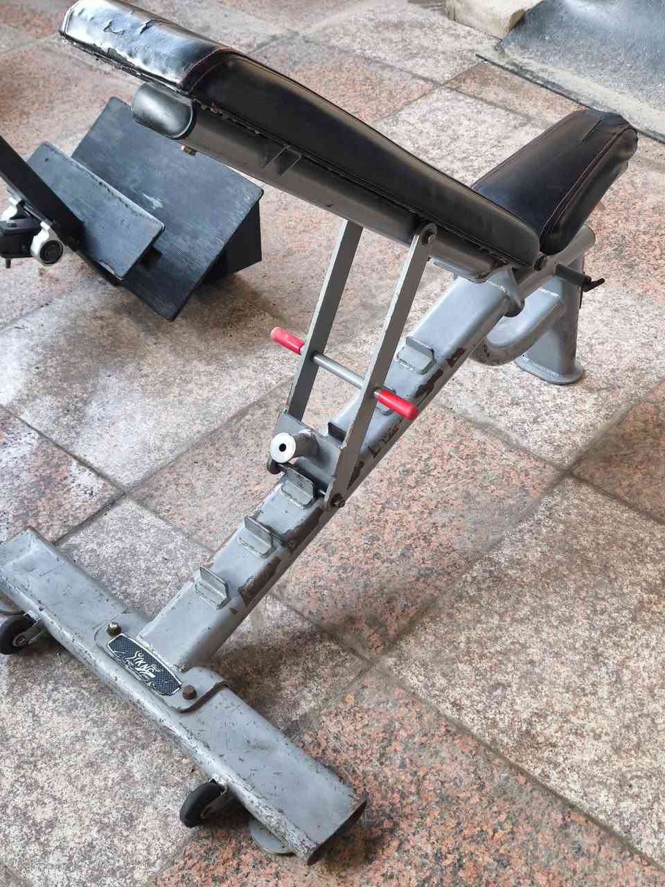 مساطب اعلى واسفل وجهاز سحب تي بار للقاعات او البيوت مستعمل نظيف 

البيع بالكامل جميع الأدوات المعروضة او على فرادا كل واحد بسعره 

مسطبة اعلى ١٥٠ الف
مسطبة اسفل ١٥٠ الف
جهاز سحب تي بار  ٢٠٠ الف
تي بار ارضي عدد ٢  ٥٠ الف

نظافة جيدة يحتاجون لترتيب بسيط

السعر الاجمالي للكل 500 الف قابل للتفاوض 

رقمي *********** 
العنوان / البصرة - القبلة
