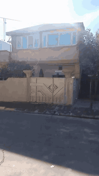 # رقم الإعلان 18\2026
دار للبيع ركن بصف حديقة طابقين طابو صرف المساحة 200 م 

# المحتويات 

الطابق الأول: استقبال+ غرفيتين نوم+ هول+ مطبخ+ صحيات+ كراج وحديقة 

الطابق الثاني: غرفة نوم+ هول وصحيات 

#العنوان 

الحي العسكري المربع الذهبي بين سايدين الحصو والرمل وسايدين جامع المعراج قرب جامع المعراج 
السعر 180 مليون بي مجال التعامل مع صاحب الدار مباشرة 

للاستفسار مراجعة مكتب عقارات البيك للعقار الحي العسكري سايدين جامع المعراج مقابل تكية شيخ شعبان 

او الاتصال على الارقام التالي 
ابو سيف  ***********
ابو عبدالله ***********
سيف  ***********
يوجد واتساب على هذه الارقام

زورونا ستجدون كل ما يناسبكم 
المصداقية عنواننا
