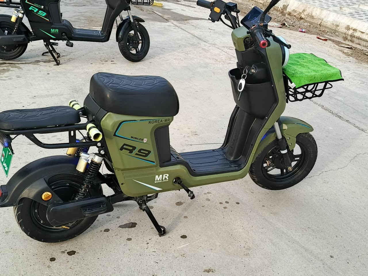 السلام وعليكم مطور شحن R9 البيع التوصل على هذا الرقم 
 *********** السعر خاص
