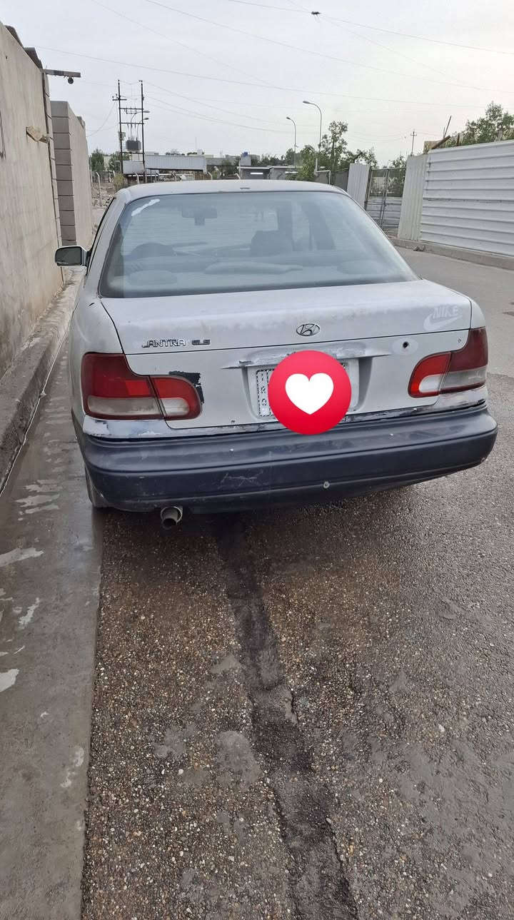 السلام عليكم
هونداي 1993

محرك 4 
رقم الجديد بغداد 
***********
عنواني بغداد 
السعر 28 وبيه مجال
