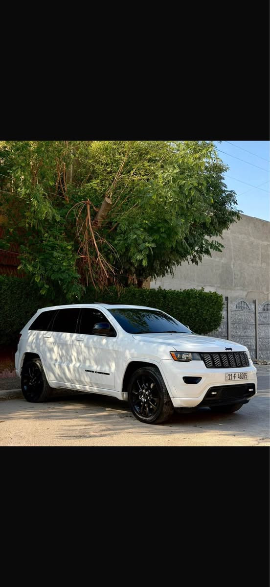 السلام عليكم جيب بلاك توب موديل 19 حادثها جاملغ امامي بس من امريكا مصبوغه بيها قطع ماشيه 77 الف ميل اي نقص مابيها ترايها لاخر الدنيا السعر 200 شدتين للستفسار *********** بغداد, العراق
