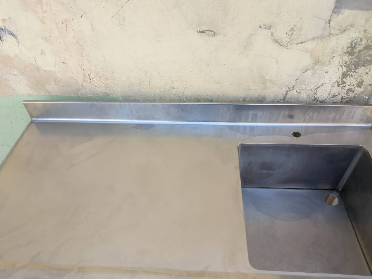 للبيع السعر 250 القياسات 150×71 العنوان النجف رقم الهاتف ***********
