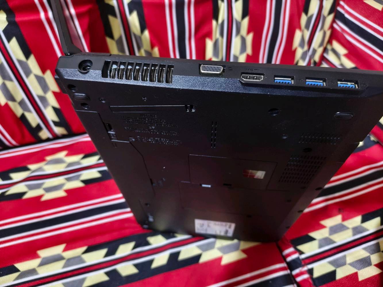 💻 للبيع — Fujitsu LIFEBOOK A576
🔹 المواصفات:
المعالج: Intel Core i5-6200U (الجيل السادس)
السرعة: 2.30GHz ويصل إلى 2.80GHz Turbo
كرت الشاشة: Intel HD Graphics 520
النظام: Windows 64-bit
الشاشة: 15.6 إنج
مناسب للدراسة، الأوفيس، التصفح، والألعاب الخفيفة
يشغل ألعاب مثل: GTA V / CS:GO / Mount & Blade / Valorant على إعدادات مناسبة
🔹 مميزات الجهاز:
✔ بطارية جيدة
✔ عملي وسريع بالاستخدام اليومي
✔ مناسب للطلاب والشغل
✔ يدعم SSD وترقية الرام
📍 الجهاز بحالة جيدة والاستعمال محترم.
السعر:
175 الف وبيه مجال للطيبين. 🫂
للاستفسار: 
*********** واتساب.