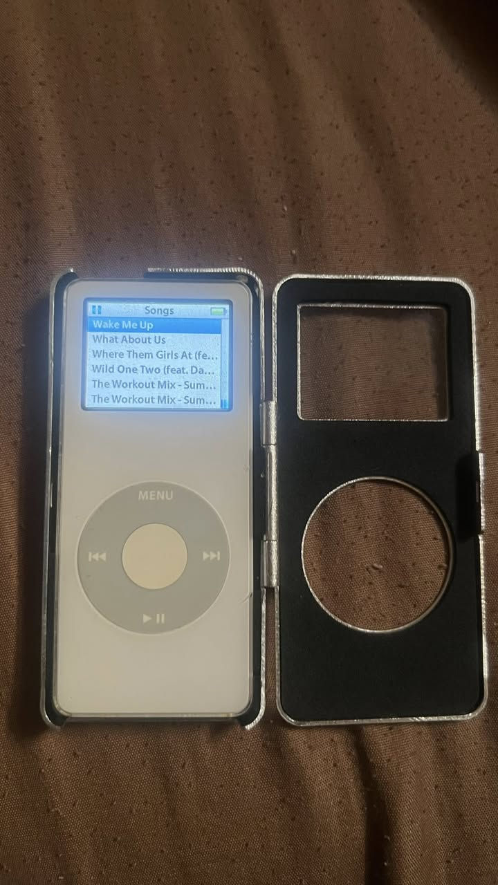 سلام عليكم
IPOD NANO 1ST - ايبود نانو جيل الأول
نضيف بطاريته نص ونص ويا گفر معدني فقط جهاز بدون كيبل
سعره 40
مكاني بغداد واكو توصيل


**إذا كنت صاحب هذا الإعلان وتريد حذفه لأي سبب، رجاءا أرسل رسالة إلى الدعم الفني**
