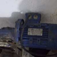 لبيع مكينه مل فحم وياه قوالب دائري ومربع 07812098585