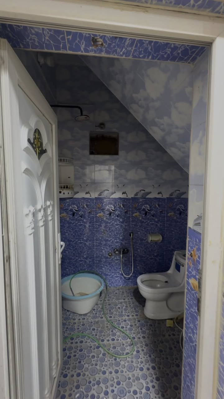 بيت للبيع كوفه الشارع خلف مطعم فارس الكريطي مقابل الدكتور ماجد الحمداني 
المساحه 180 متر مقسم ٢ بيوت وشقه 
الواجهه 10.20 متر 
للاستفسار 
***********
