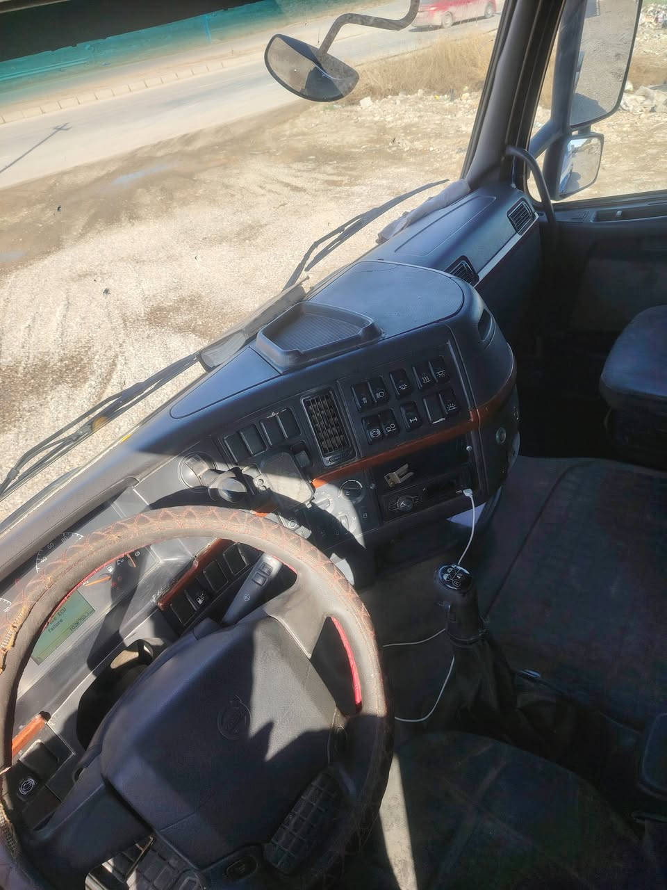 سلام عليكم فالفو ٢٠٠٥ للبيع مربوطه فلات ٤ محاور سعر ٢٠٠ وبيها مجال مكان ديالى ***********
