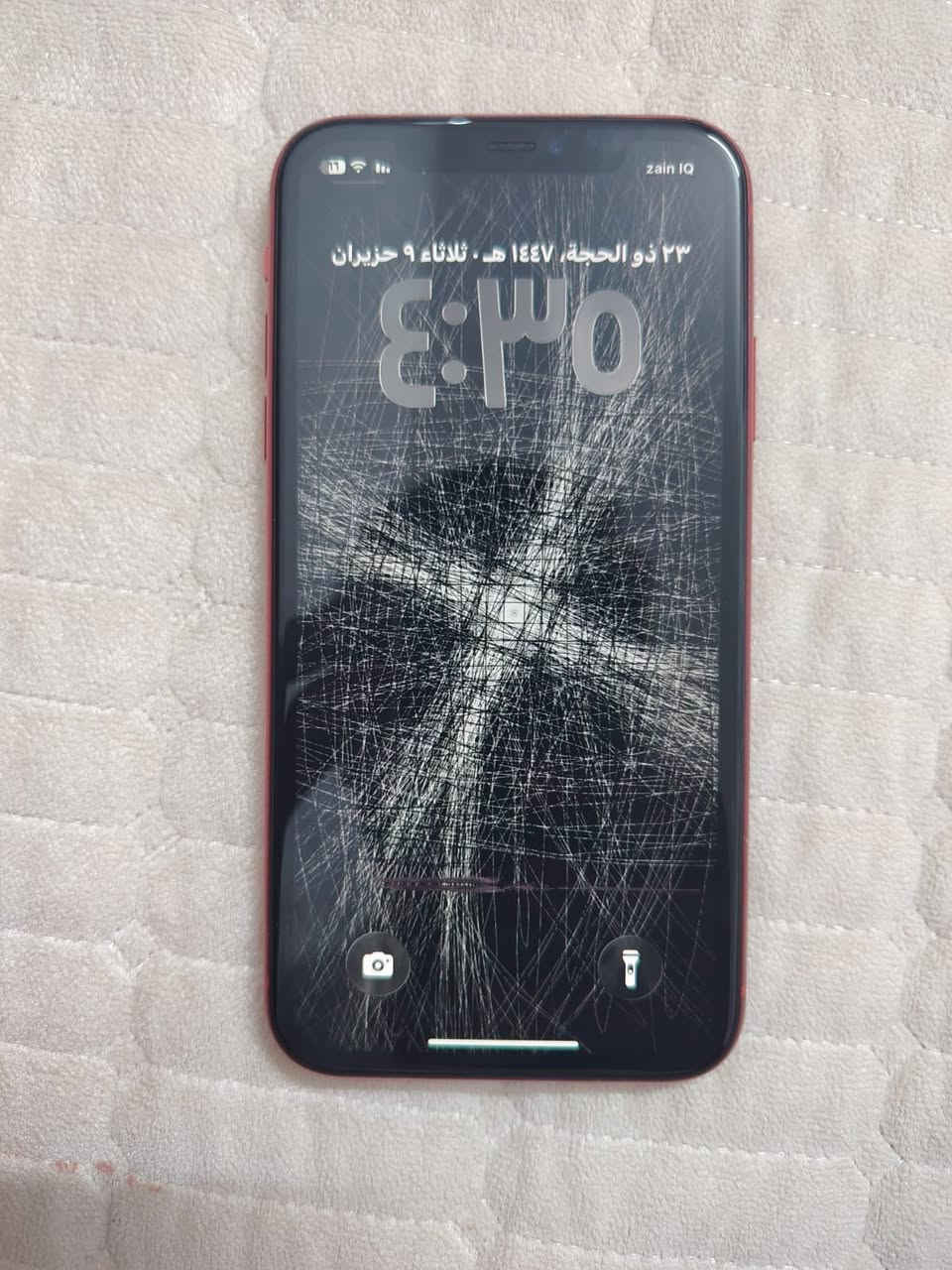 السلام عليكم 
ايفون 11عادي 
بطاريه 93ما ملعوب بيه 
الشاشه بلادي فقط خط اسود مبين بل صوره ومابي اثر عل لمس
الجهاز كله شغال وبلادي مامفتوح
السعر200قفل 
مكاني الانبار الرمادي 
***********

