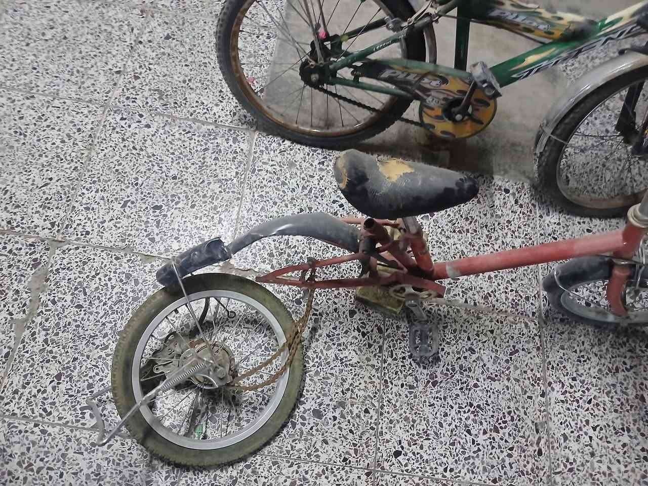 السلام عليكم بايسكلات للبيع الجبير بس عوزة بوربرن ب40والصغير بناتي حجم 14عوزة جاملغ خلفي السعر 30وبيهن مجال المكان بغداد العبيدي رقم الهاتف ***********بي بس واتساب راسلني وبلخدمة
