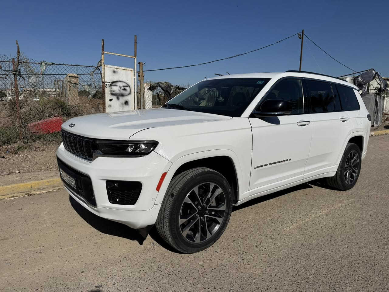 السلام عليكم
جيب اوفر لاند  موديل ٢٢ وارد أمريكي 

ماشية ٢٠ الف ميل 

سبعة راكب 

الحادث مرفق مع الصور 

مواصفات الوافر لاند معروفة

السيارة باسمي 

السعر :٣٥٠٠٠ دولار بيها مجال
***********
***********
