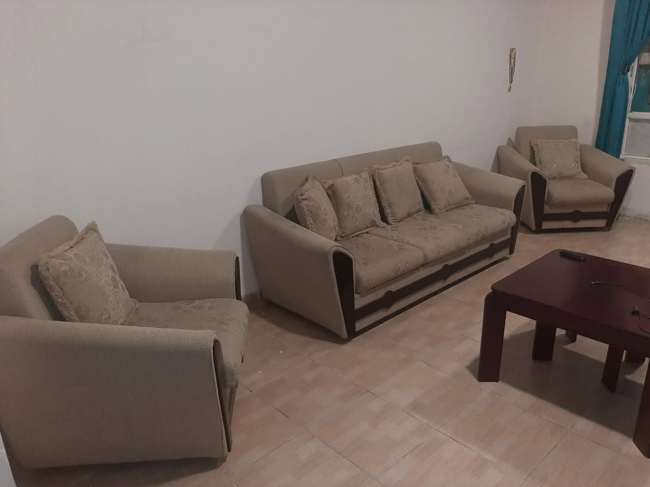 السعر75وبي مجال 
خشب اصلي


**إذا كنت صاحب هذا الإعلان وتريد حذفه لأي سبب، رجاءا أرسل رسالة إلى الدعم الفني**