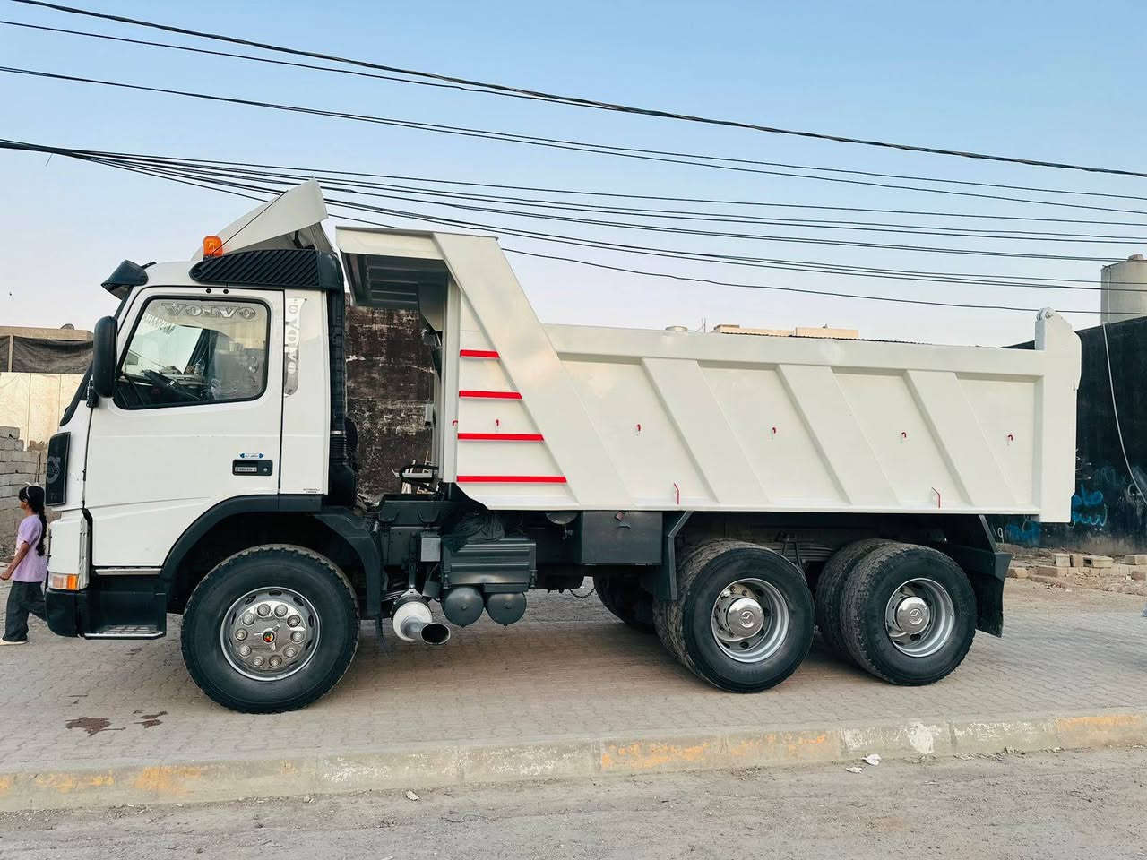 سلام عليكم اخوان فالفو للبيع كير 4/4محرك مابي صرف فقط بخار مجموعه شفت خفيف شاصي بلادي طويل أو عريض مكفول من كسر اوفطر سياره خير من الله جاهزه للشغل  العنوان كركوك  للاستفسار الاتصال على الرقم ***********
