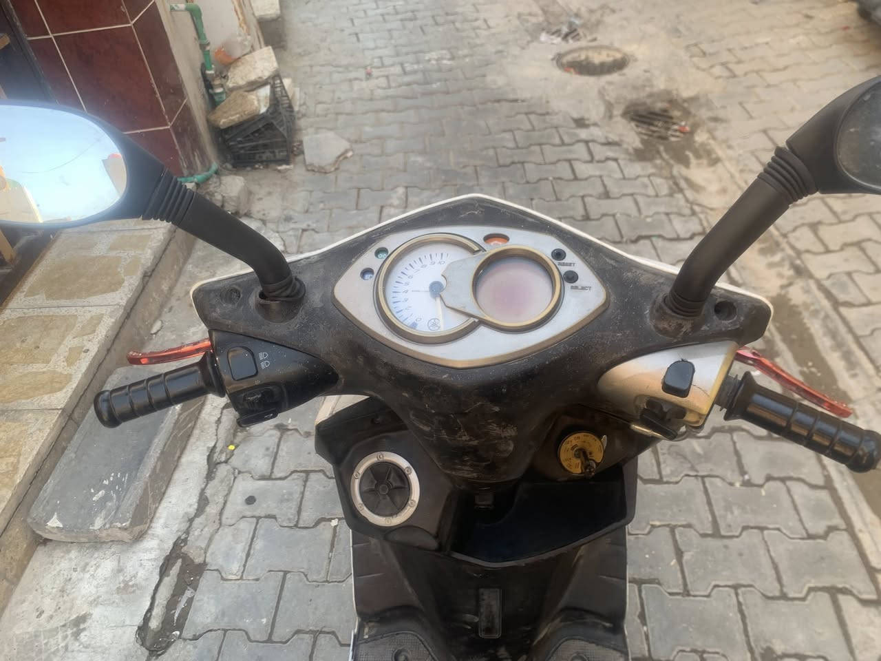 سكنس فحل كوريه شغاله منطول لطول 
مكينه مكفوله لانضوح ولا دخان ولاصوت ناعمه كلش
كفرات بلاديه نضافتهن ٨٥ بل 💯 
كهربائيات كله شغاله بس الدشبول عاطل
دبلات تايرات جدد طسه ناعمه 
قفل ستيرن قفل جنطه وقفل جوزه 
سعره 550 بيهى مجال حك جيه بغداد الكريعات استفسار اكثر اتصال ☎️ ***********

